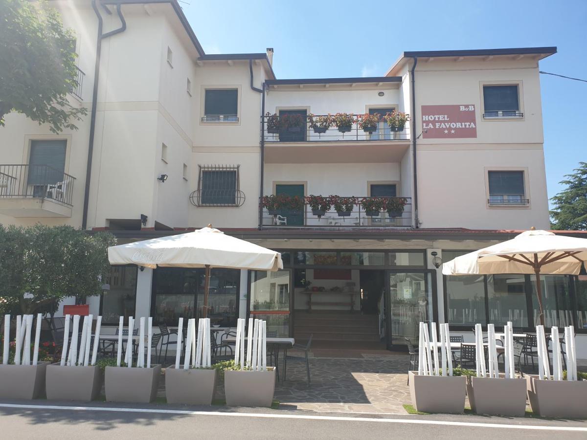 Hotel La Favorita ペスキエーラ・デル・ガルダ エクステリア 写真