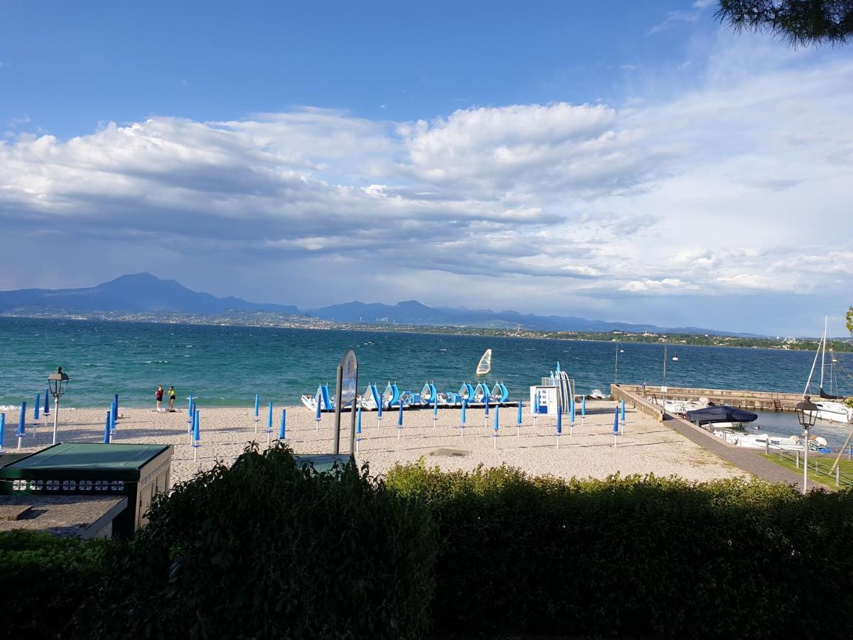 Hotel La Favorita ペスキエーラ・デル・ガルダ エクステリア 写真