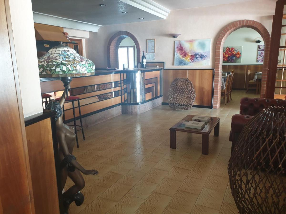Hotel La Favorita ペスキエーラ・デル・ガルダ エクステリア 写真