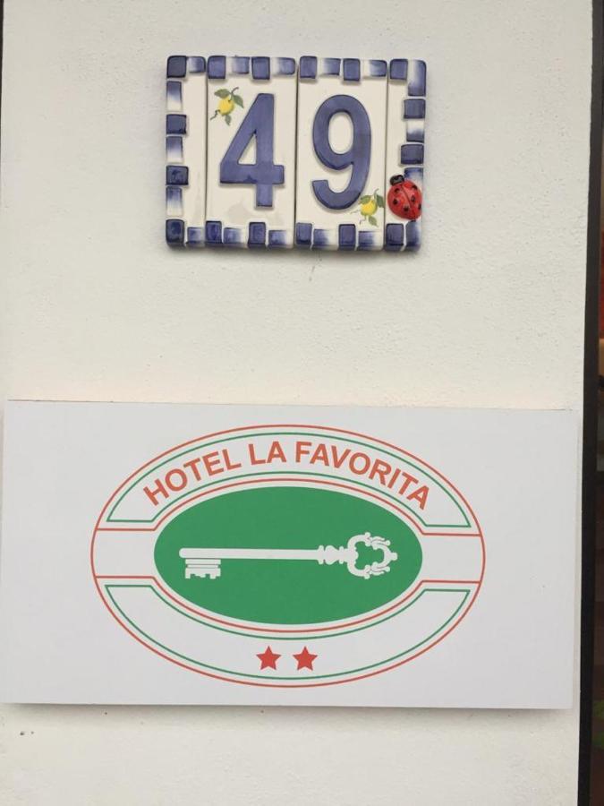 Hotel La Favorita ペスキエーラ・デル・ガルダ エクステリア 写真