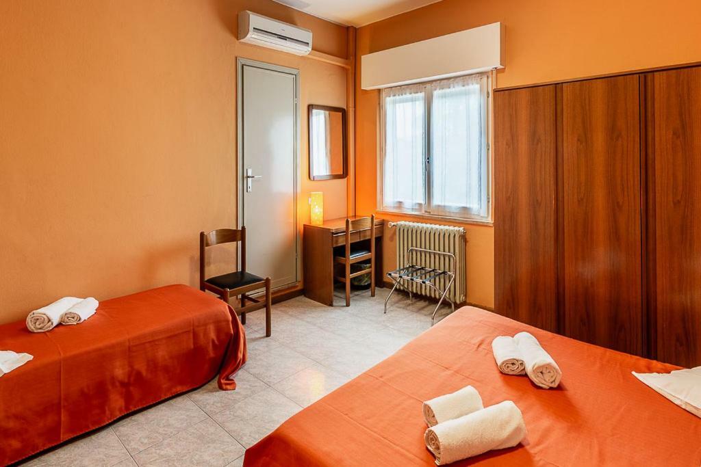 Hotel La Favorita ペスキエーラ・デル・ガルダ エクステリア 写真
