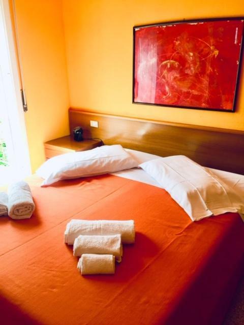Hotel La Favorita ペスキエーラ・デル・ガルダ エクステリア 写真
